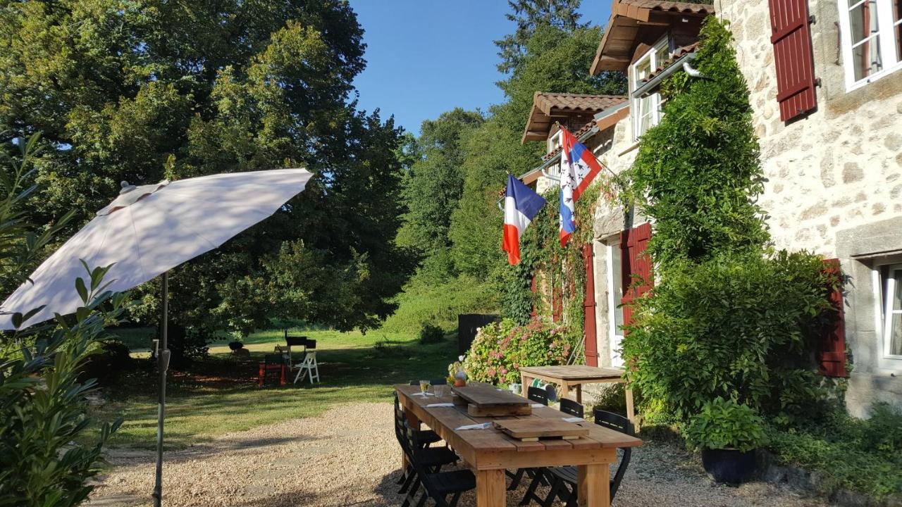 Le Moulin De Pensol - Gites Bagian luar foto