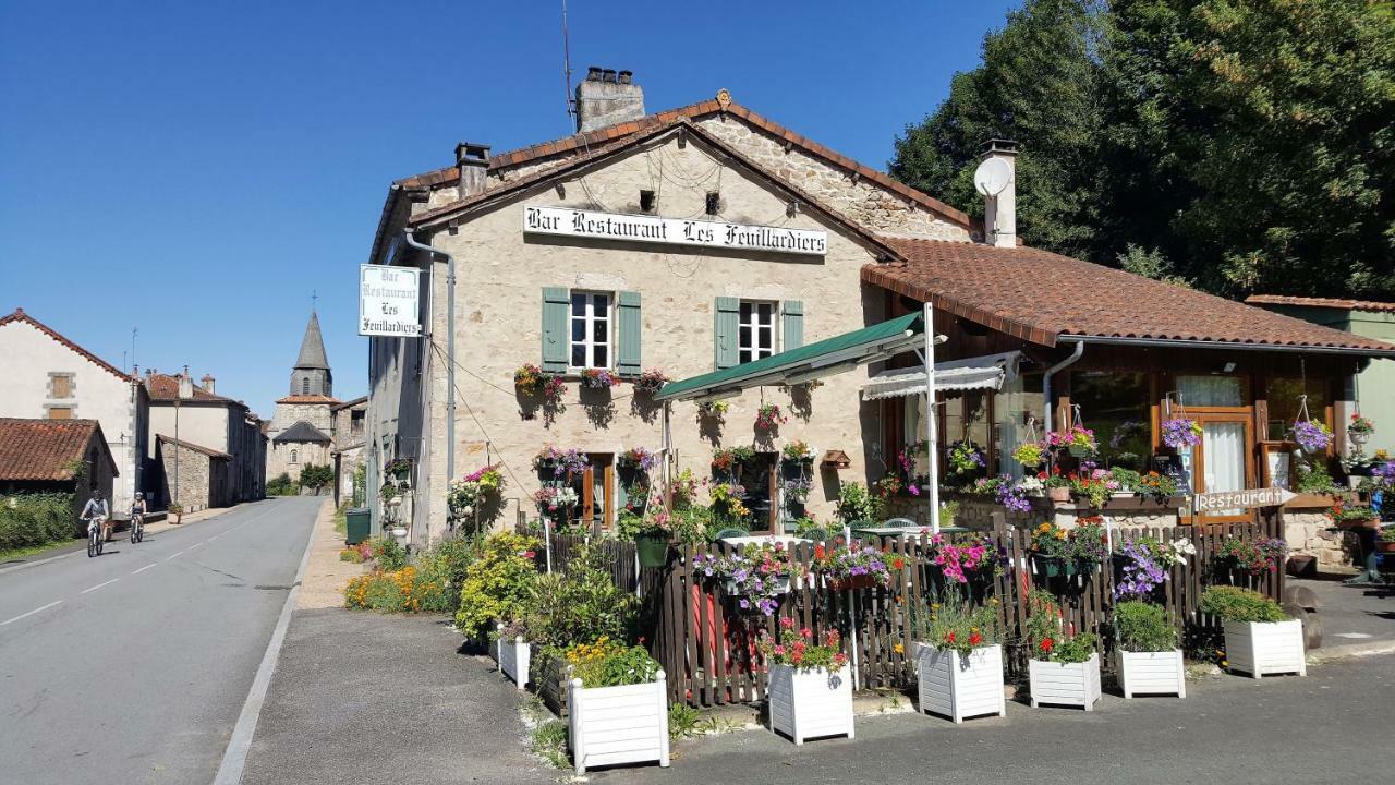 Le Moulin De Pensol - Gites Bagian luar foto