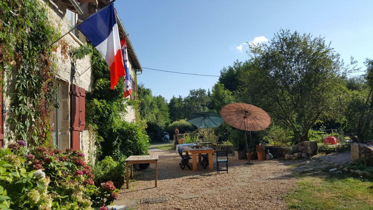 Le Moulin De Pensol - Gites Bagian luar foto